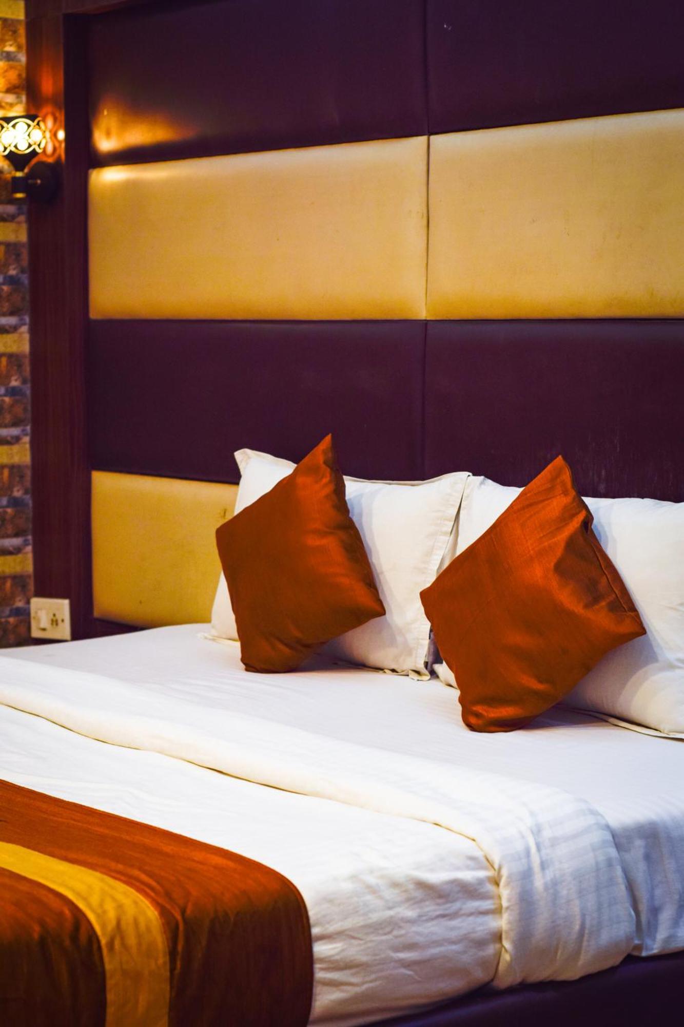 Hotel Diamond Suites Calcutta Buitenkant foto