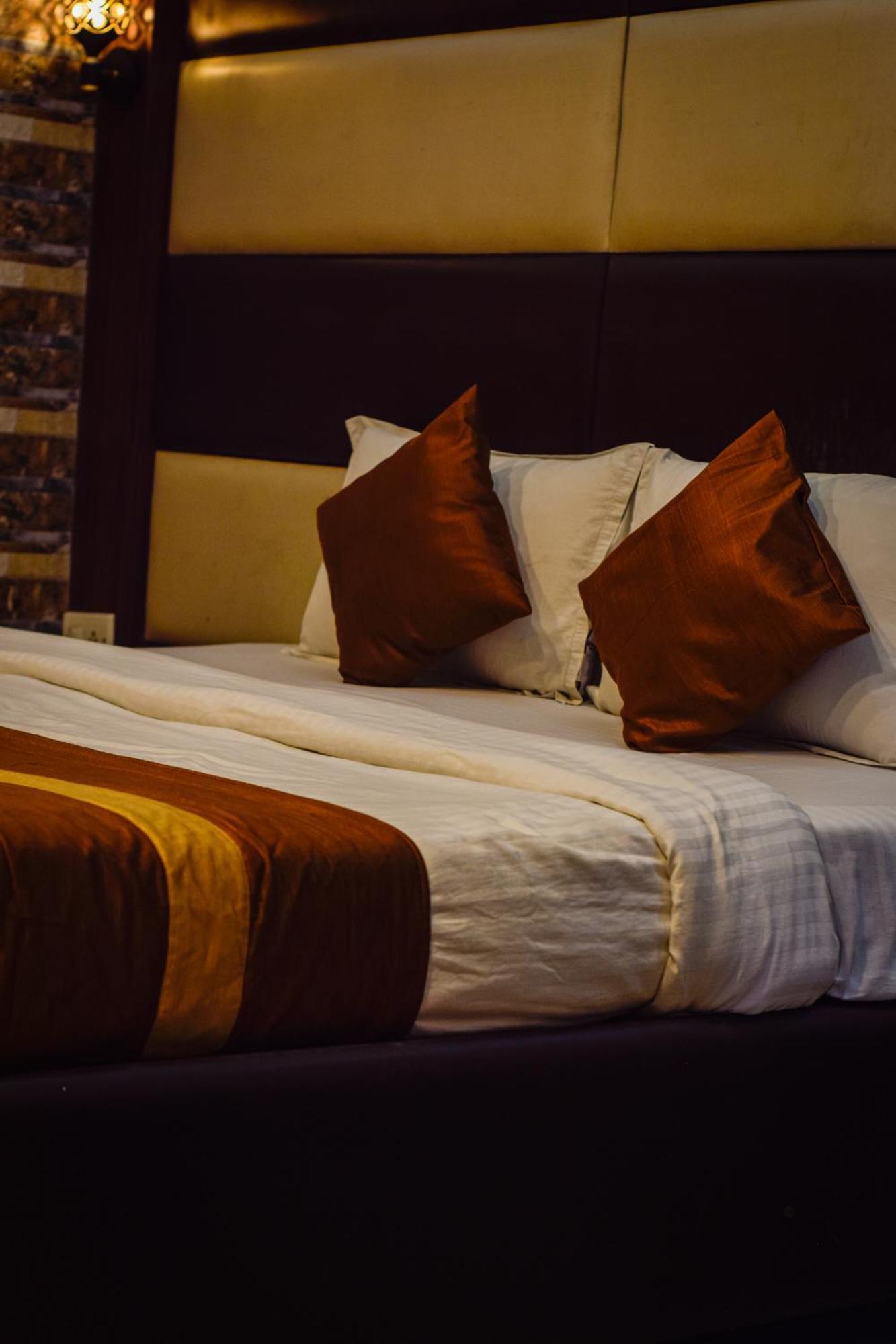 Hotel Diamond Suites Calcutta Buitenkant foto