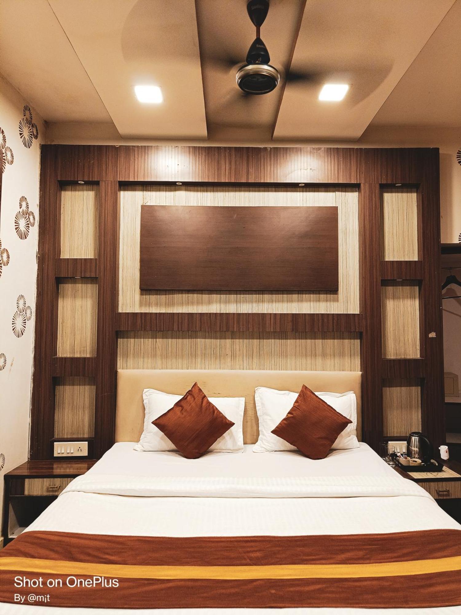 Hotel Diamond Suites Calcutta Buitenkant foto
